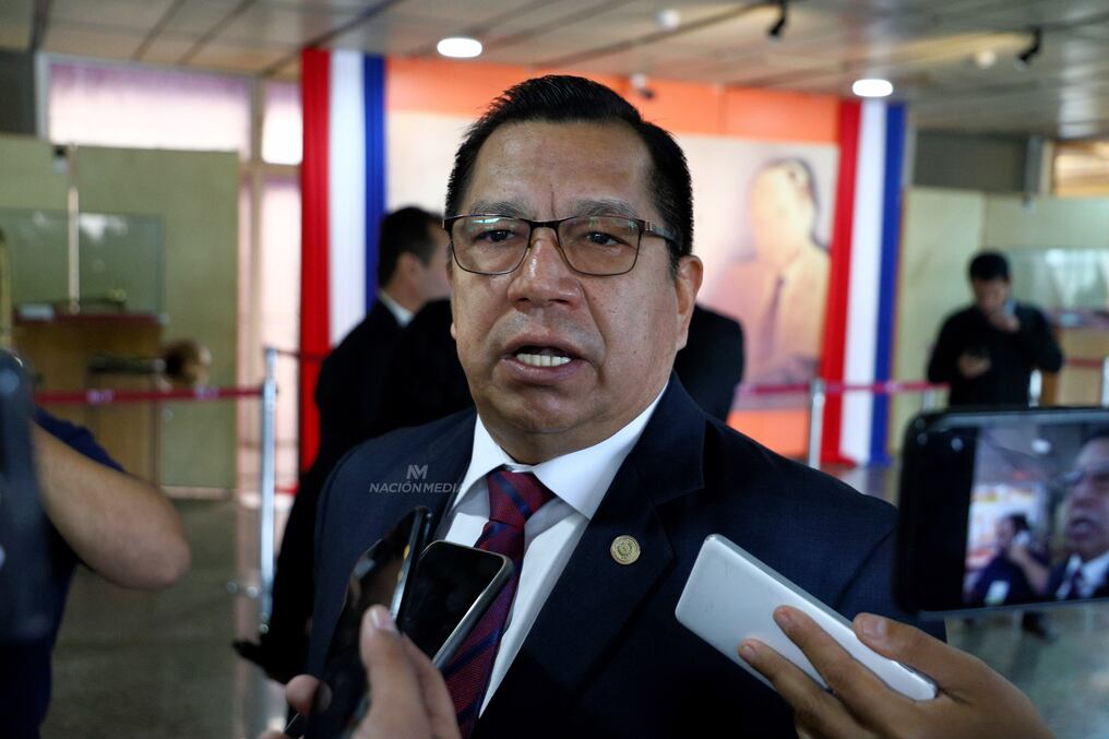 El ministro de Desarrollo Social, Tadeo Rojas, anunció que se revisará el proceso de nombramiento a 250 funcionarios en la institución. Foto: Christian Meza