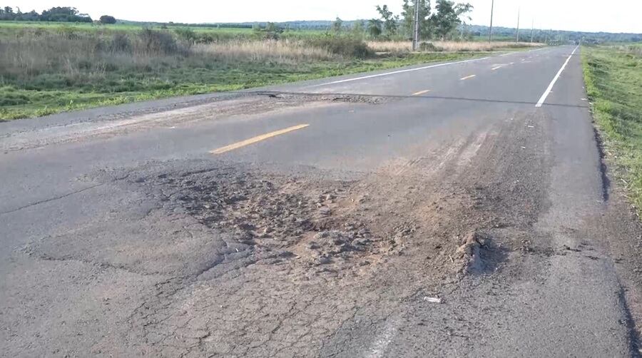 La capa asfáltica ya ha desaparecido en algunos tramos