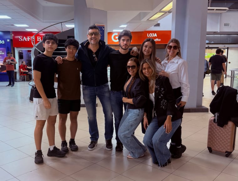 Roberto Pérez y su familia, despidiendo a Paulo. Foto: Instagram - @robertoperez1