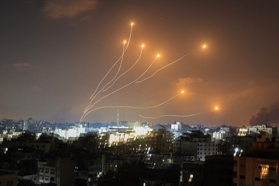 El domo de hierro estuvo activo toda la madrugada de este domingo repeliendo los bombardeos que fueron intensos. Foto: AFP