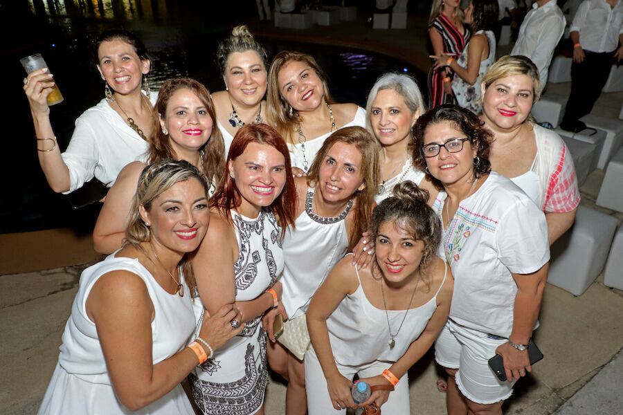 La Noche Blanca es una de las grandes fiestas temáticas de El Retrovisor que hoy convoca a despedir el año con la mejor música