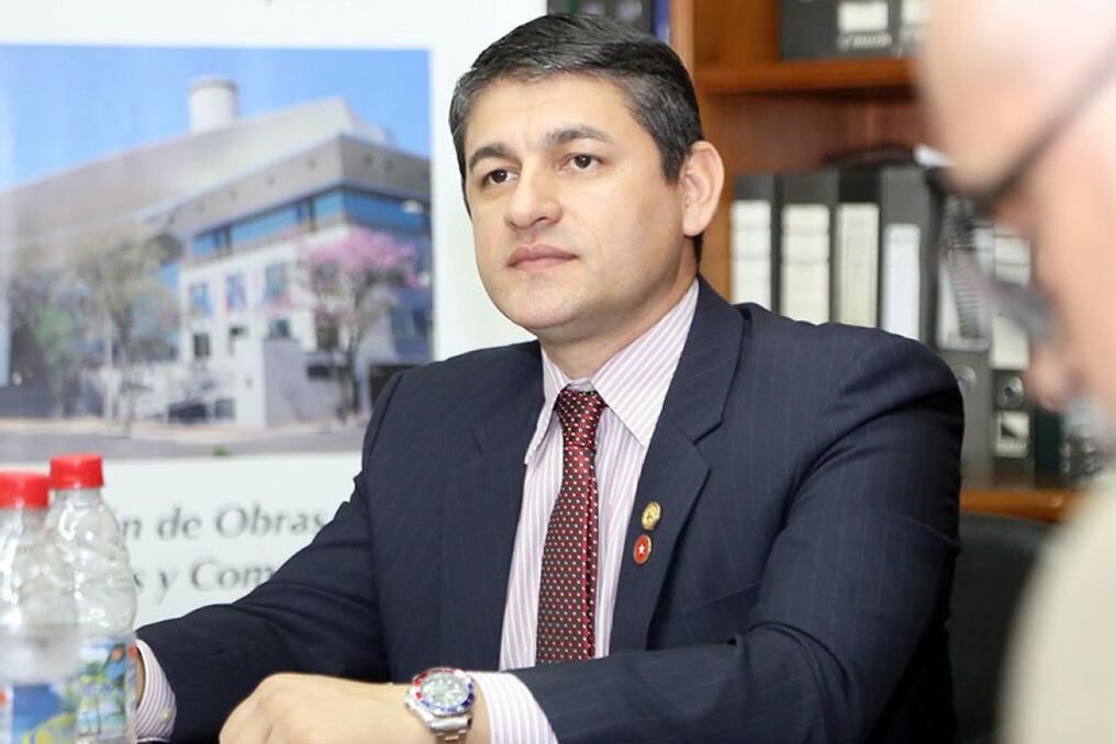 El diputado de Canindeyú, Benjamín Cantero, quien preside la comisión de Obras de la Cámara Baja, evaluó la viabilidad de un anteproyecto de ley para la construcción de un puente internacional entre Salto del Guairá y Gaíra. Foto: Gentileza