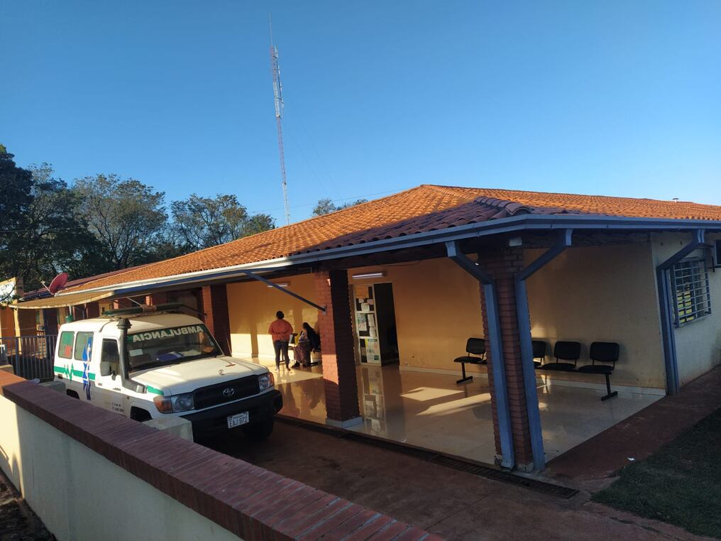 Puesto de Salud de Minga Pora, donde hoy atendiendo a 35 personas con cuadros de intoxicación, que habría ocurrido el sábado a la noche en una fiesta de boda. Otro número similar fue atendido en puestos médicos de San Alberto y Hernandarias. Foto: Gentileza