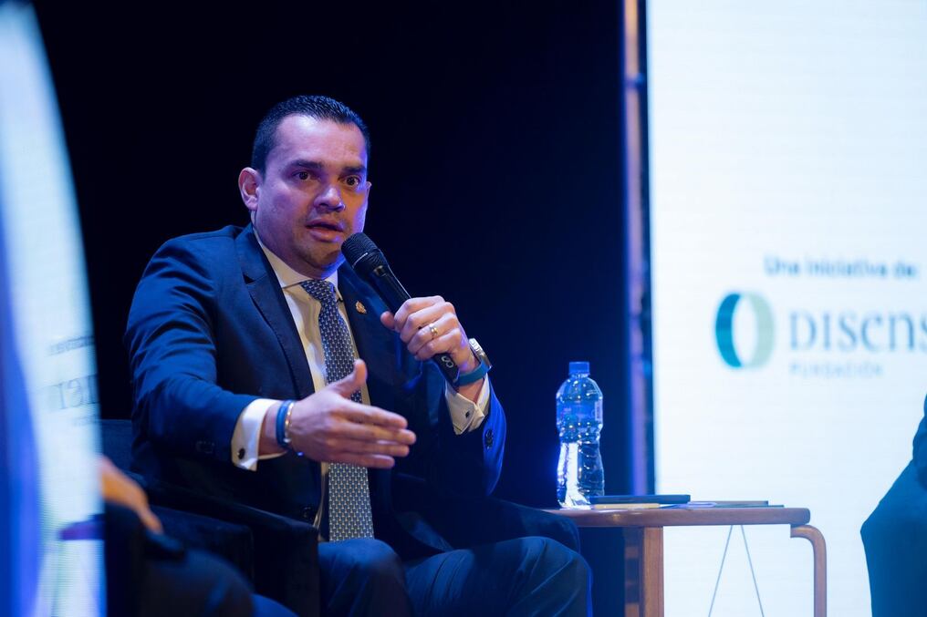 El diputado hondureño felicitó al Paraguay por contar con un presidente como Santiago Peña, que ha marcado unas líneas muy claras sobre su forma de gobierno. Foto: Gentileza 