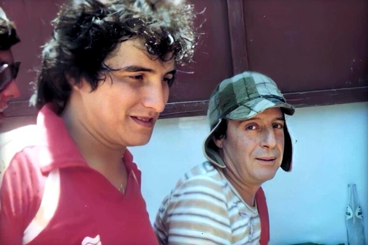 Luis Amado Solís junto a Roberto Gómez Bolaños, Chespirito, en Paraguay, en 1981. Foto: Gentileza.