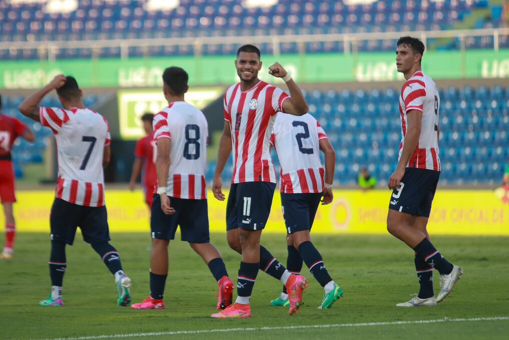 Marcelo Pérez festeja su tanto, el primero de la Albirroja Sub-23, en el triunfo 2-1 sobre Panamá (foto: APF)