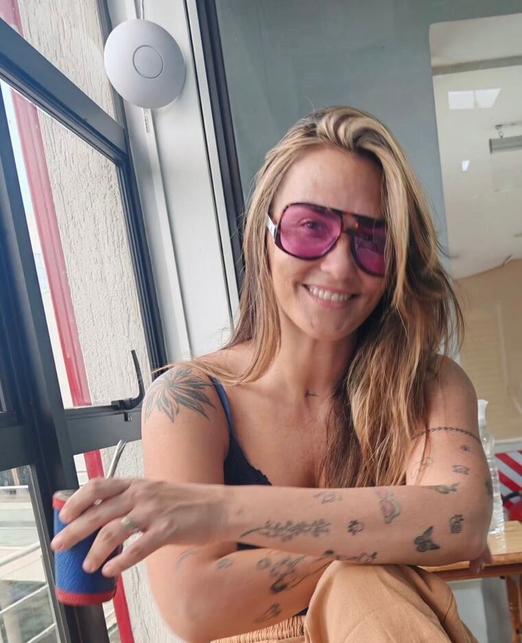 Virginia Yaboski luce el cabello más claro, este verano.