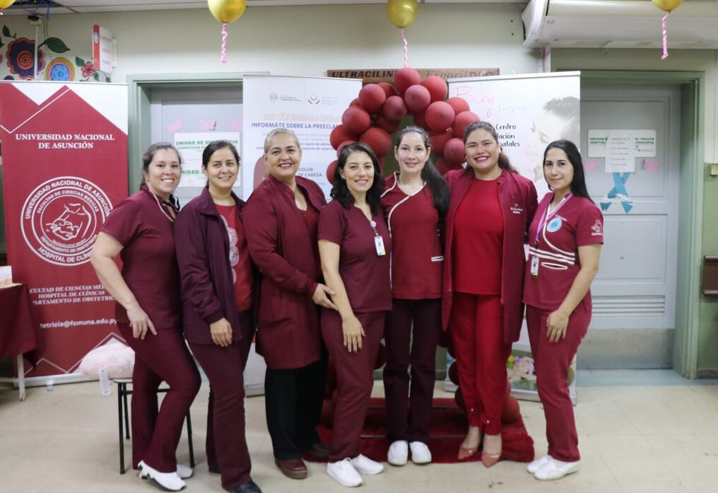 Profesionales de la salud que participaron en la charla informativa sobre lactancia materna en la FCMUNA, Hospital de Clínicas. Foto: Gentileza