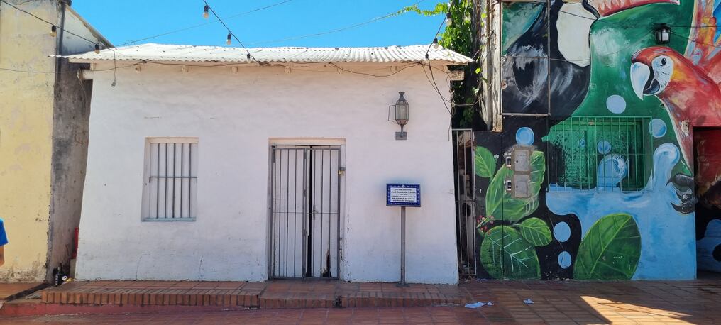 La casa de José Asunción Flores en la Chacarita con murales que lo recuerdan. Foto: Sara Valenzuela