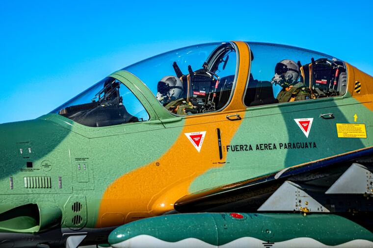 La Fuerza Aérea Paraguaya recibió la penúltima aeronave Embraer EMB 314 Super Tucano (también llamada ALX o A-29), este 21 de agosto de 2026. Foto: Presidencia