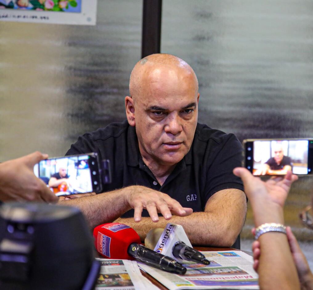 El senador Basilio Núñez sostuvo que solicitará y también votará por el rechazo del proyecto de ley, asegurando que la justicia debe llegar a todos. Foto: Gentileza