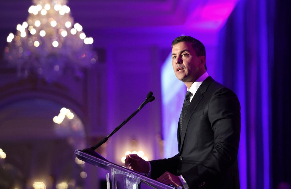 Santiago Peña fue reconocido por el Instituto de Liderazgo Hispano del Congreso (CHLI), en su gala anual en Washington. Foto: @SantiPenap