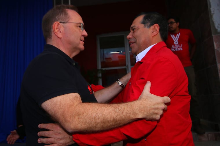 Camilo Pérez, precandidato a intendente de Asunción y Félix Sosa, presidente de la ANDE.