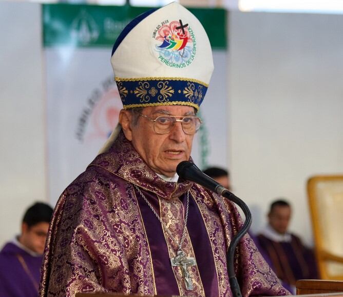 El obispo de Caacupé, Ricardo Valenzuela exhortó a la feligresía a volver a poner en práctica los valores positivos. Foto: Gentileza