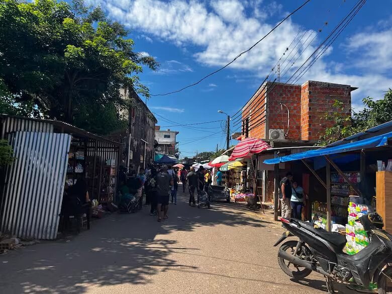 Antes, en las calles de Nanawa se comercializaban todo tipo de productos importados de Argentina. Foto: Gentileza