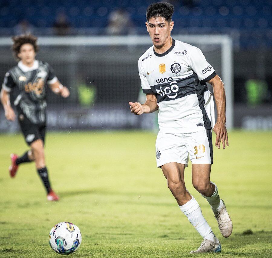 Luis Abreu, juvenil delantero franjeado