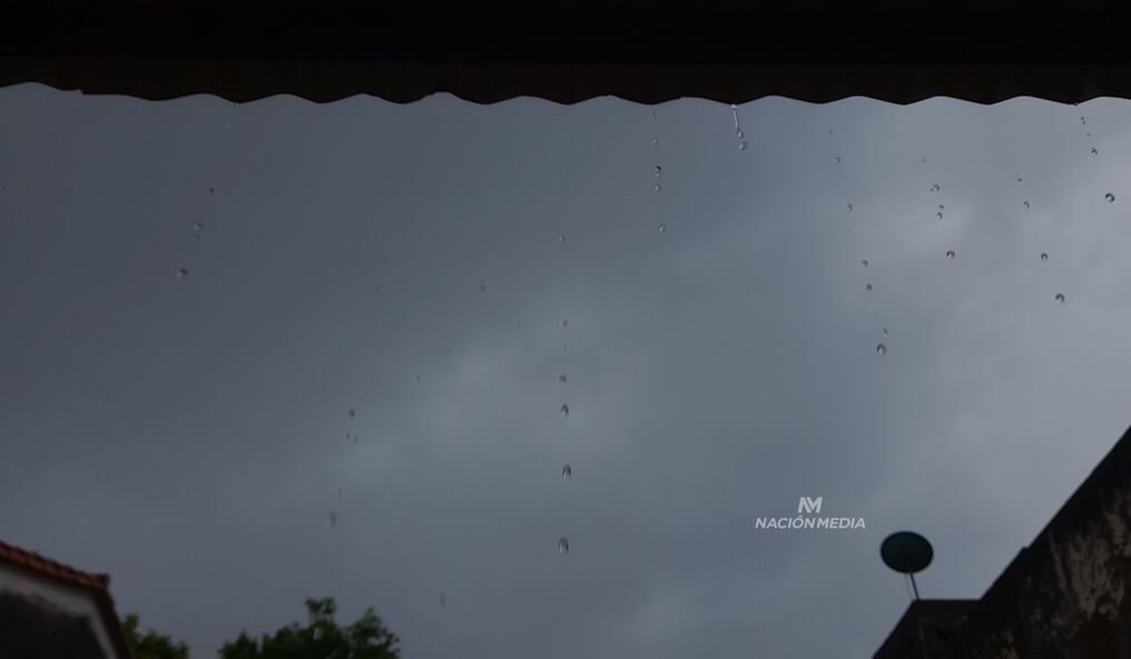 Llegaron las lluvias a Asunción, que podrían presentarse con vientos moderados a fuertes y ocasional caída de granizos. Foto: CMG/NM