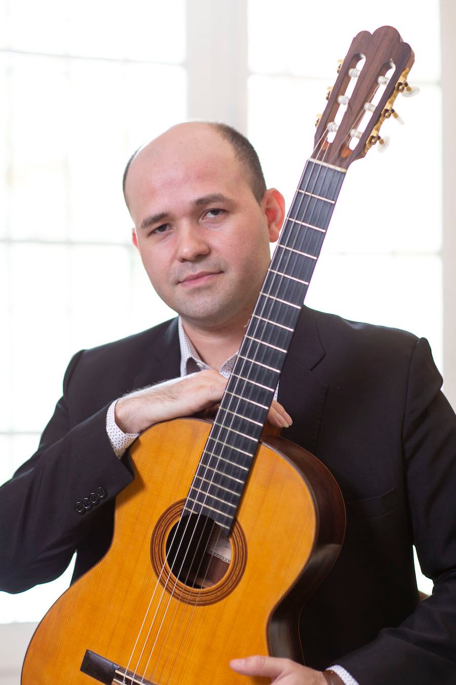 Lázaro Barni.