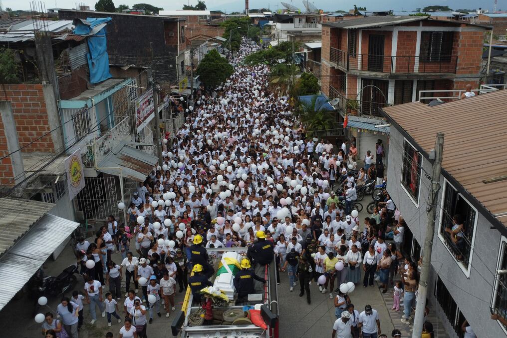 Vista aérea del funeral de la niña colombiana Sofía Delgado tras su asesinato en Candelaria, provincia del Valle del Cauca. Foto: AFP