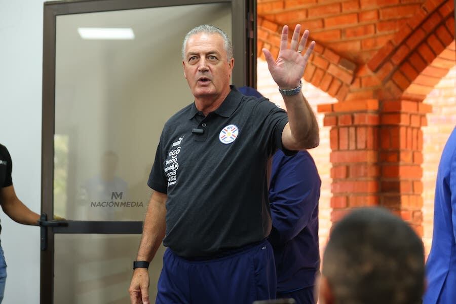Gustavo Alfaro también dio su total confianza al arquero Roberto Fernández, quien no viene siendo titular en su equipo. Foto: Matías Amarilla