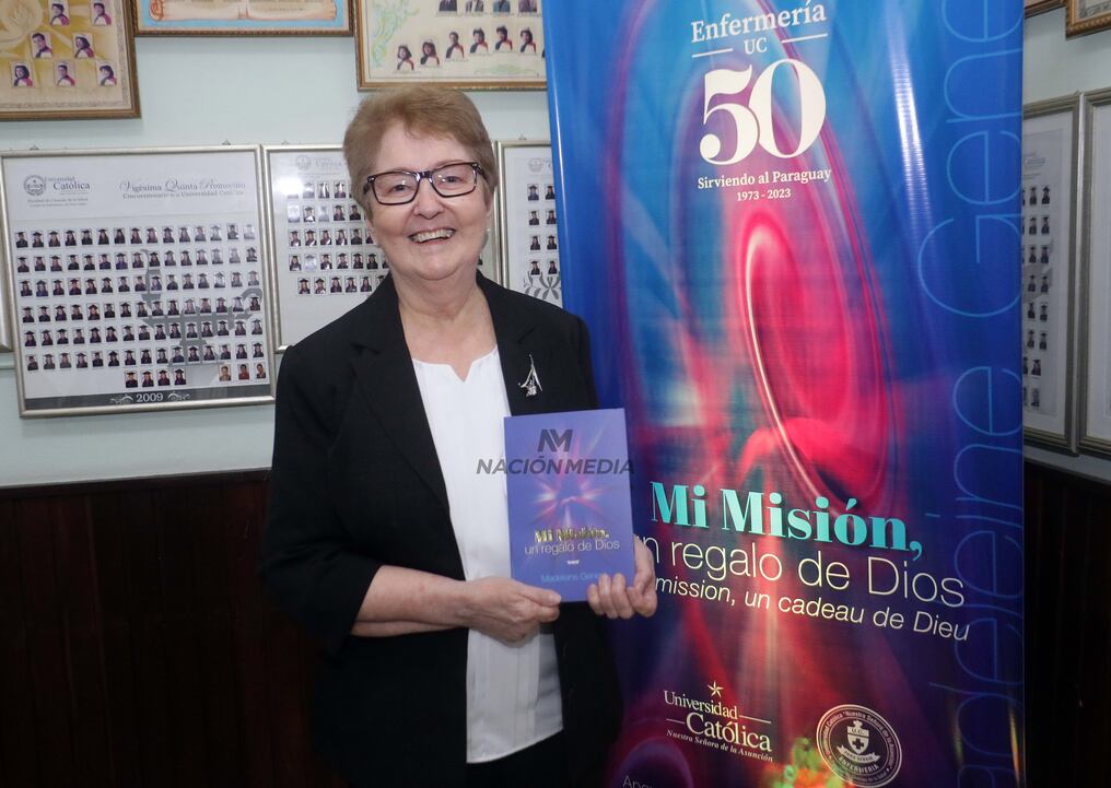 La doctora Madeleine Genest publicó su libro "Mi misión, un regalo de Dios", en que relata sobre los 50 años de la carrera de enfermera. Foto: Eduardo Velázquez