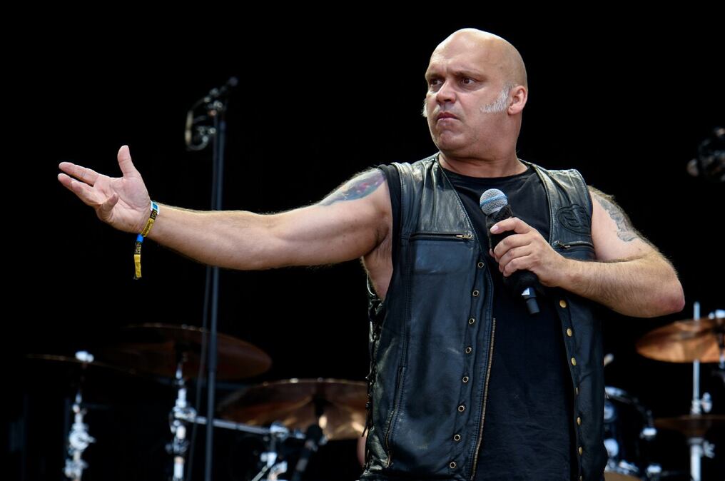 Bayley Alexander Cooke fue cantante de Iron Maiden de 1994 a 1999, lapso en que grabó los discos "The X Factor" y "Virtual XI".
