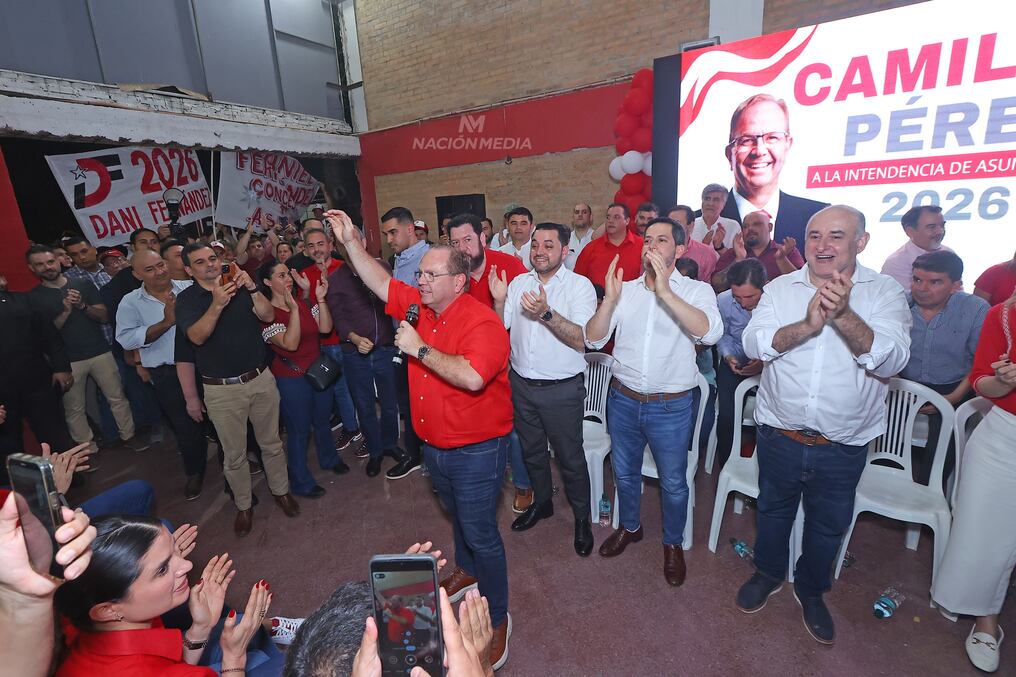 El precandidato a la Intendencia de Asunción recibió el apoyo de la base dirigencial en el acto realizado en la Seccional 24. Foto: Matías Amarilla