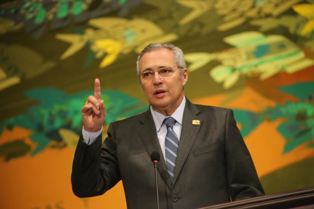 El expresidente del Senado de Colombia, Iván Name, es sindicado de haber recibido sobornos. También fue arrestado el expresidente de la Cámara de Representantes, Andrés Calle. Foto: @IvanNameVasquez