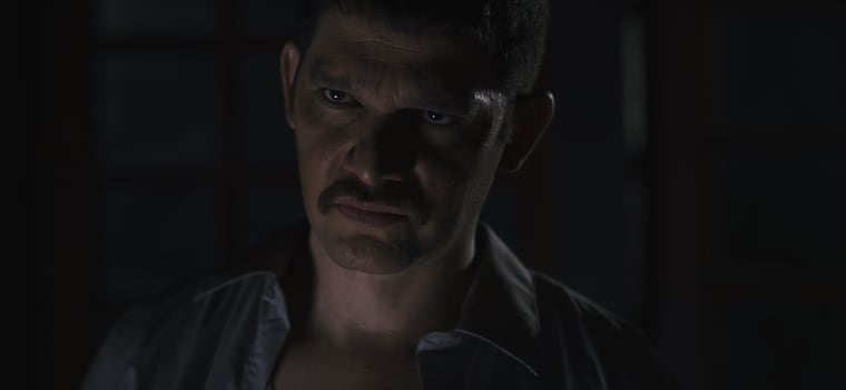 Héctor Lozzca, en una escena de “La Sombra”.