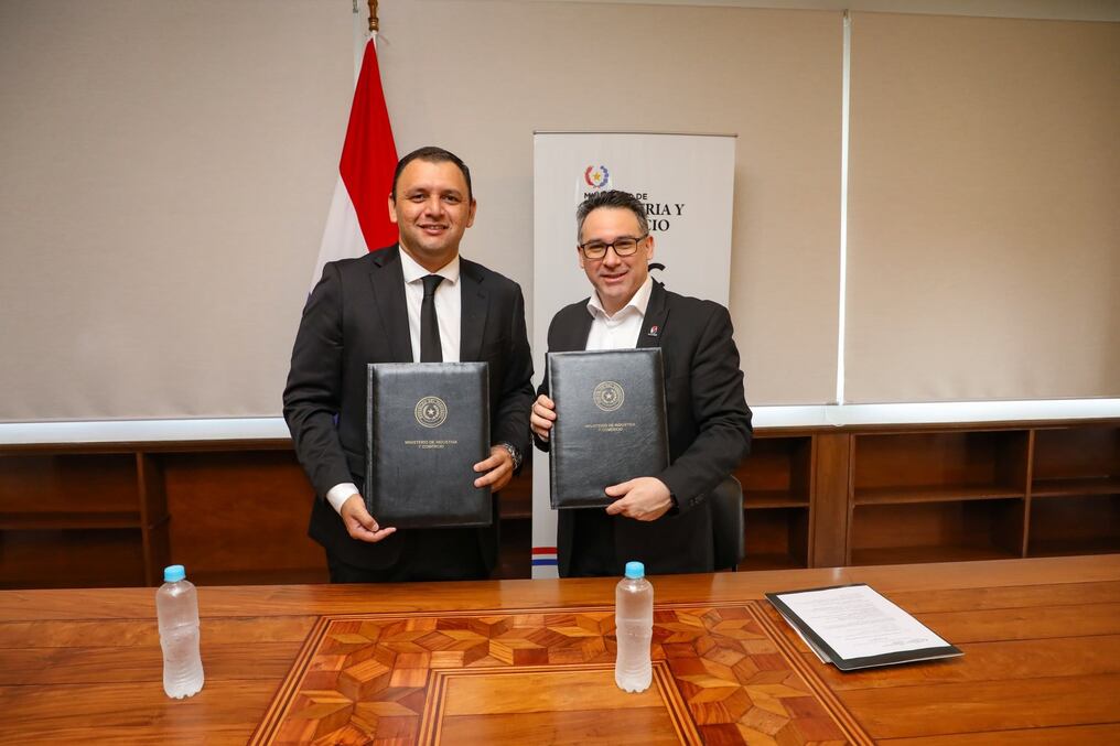 Con el acuerdo firmado facilitarán el acceso de las microempresas a financiamientos, inversiones, oportunidades a créditos. Foto: Gentileza