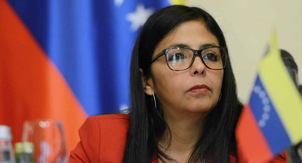 “Venezuela seguirá su camino en defensa de la democracia, la paz y la felicidad del pueblo”, aseguró la vicepresidenta Delcy Rodríguez, sin embargo los arrestos seleccionados continúan. Foto: AFP