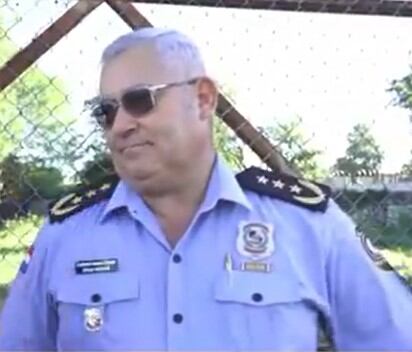 El comisario Omar Méndez contó que fue el acompañante quien alertó a la Policía sobre el intento de asalto y toma de rehén. Foto: Captura de imagen