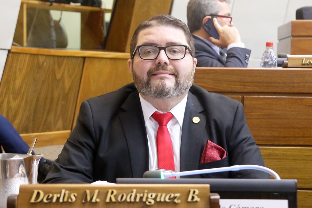 El diputado Derlis Rodríguez planteó la creación de la comisión teniendo en cuenta que el contrabando está afectando permanentemente a productores nacionales. Foto: Gentileza
