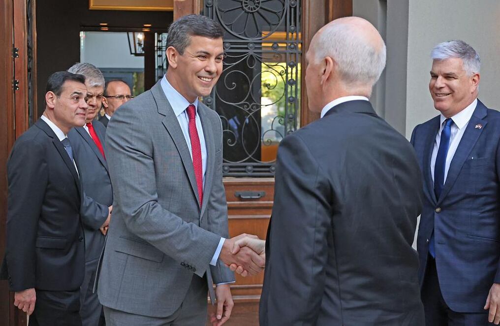 El embajador Marc Ostfield, acompañó a la delegación de congresistas de los Estados Unidos. Foto: Gentileza.