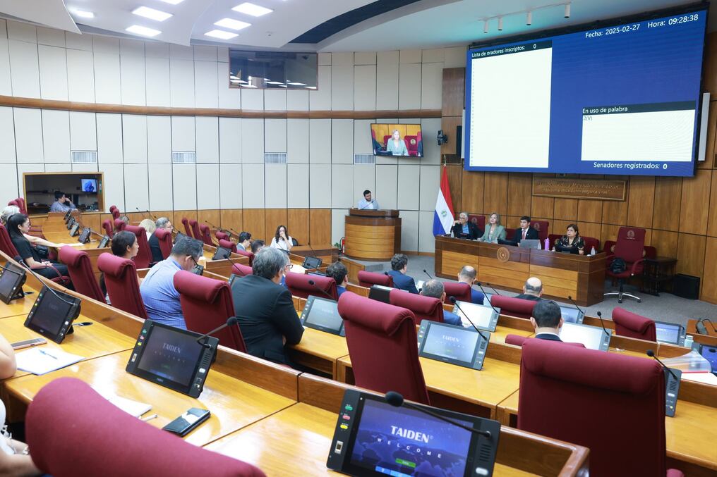 El senador José Oviedo encabezó la audiencia pública para abordar el anteproyecto de ley para cambiar la legislación del Jurado de Enjuiciamiento de Magistrados. Foto: Gentileza