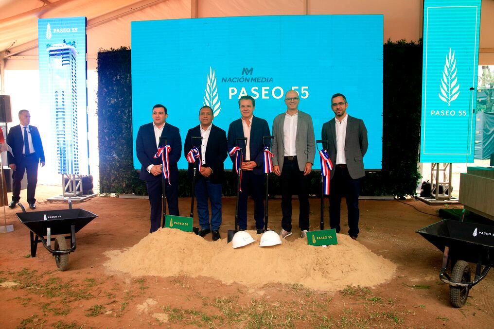 El grupo Blue Tower dio la palada inicial a su proyecto de desarrollo inmobiliario de viviendas en el país, Paseo 55. Foto: Emilio Bazán