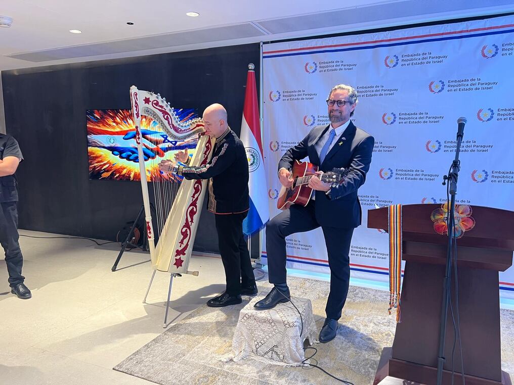 La embajada paraguaya en Jerusalén celebró los 214 años de independencia del Paraguay, además el embajador Alejandro Rubín compartió la canción Lago de Ypacaraí, por los 100 años de la Guarania. Foto: Gentileza 