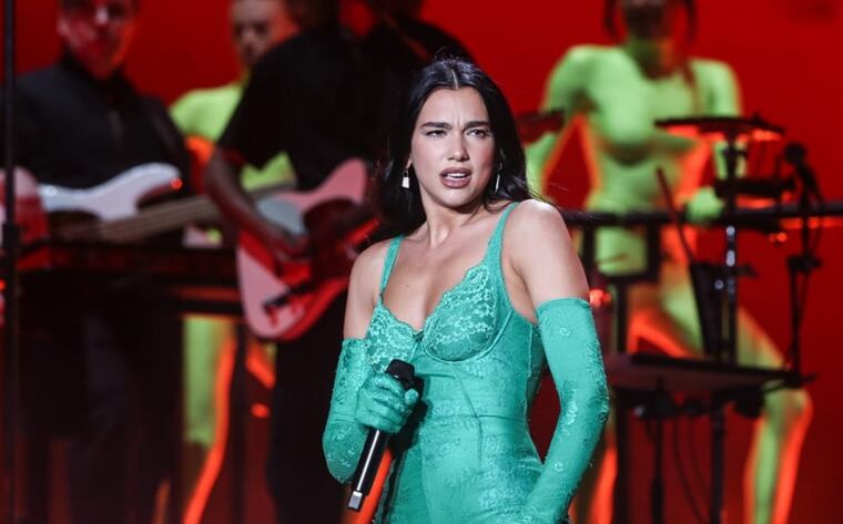 Dua Lipa en su más reciente presentación en México.