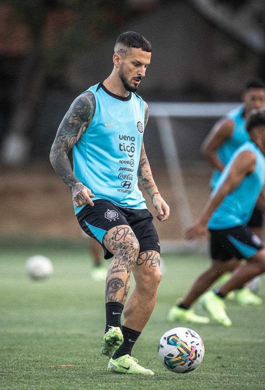 Darío Benedetto, uno de los fichajes de renombre que todavía no rindió como se esperaba en Olimpia.FOTO: CLUB OLIMPIA