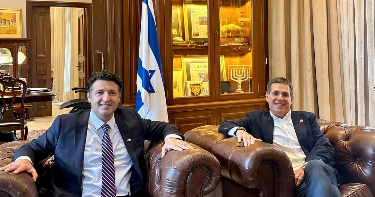 Cartes reafirma lazos con Israel tras encuentro con embajador