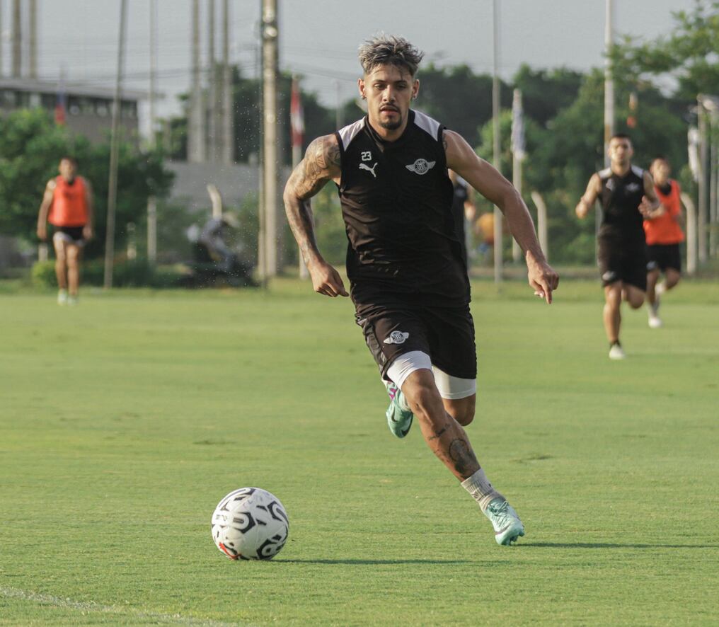 Elvio Vera, quien volvió al club tras jugar en Ameliano, aparece en la consideración del DT Ariel Galeano (foto: club LIbertad)