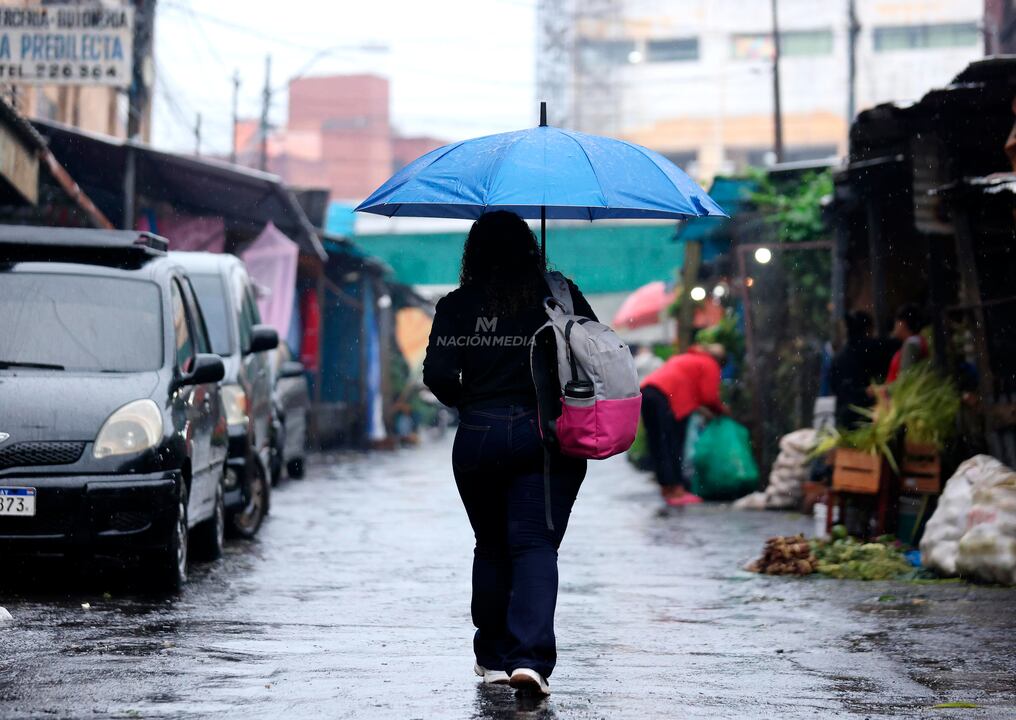 Hoy, martes 20, y por lo menos hasta el jueves 22, se mantendría la probabilidad de lluvias con ocasionales tormentas eléctricas sobre ambas regiones del territorio nacional. Foto: Nación Media 