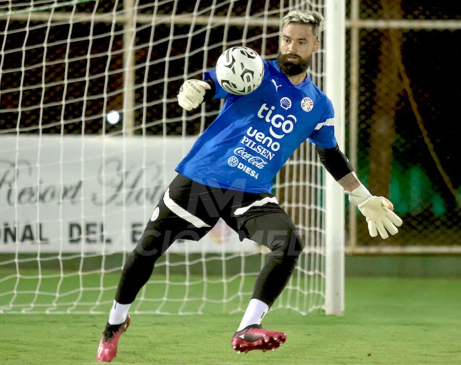 Carlos Coronel tuvo mucho trabajo y respondió bien ante Chile.FOTO: ROBERTO ZARZA