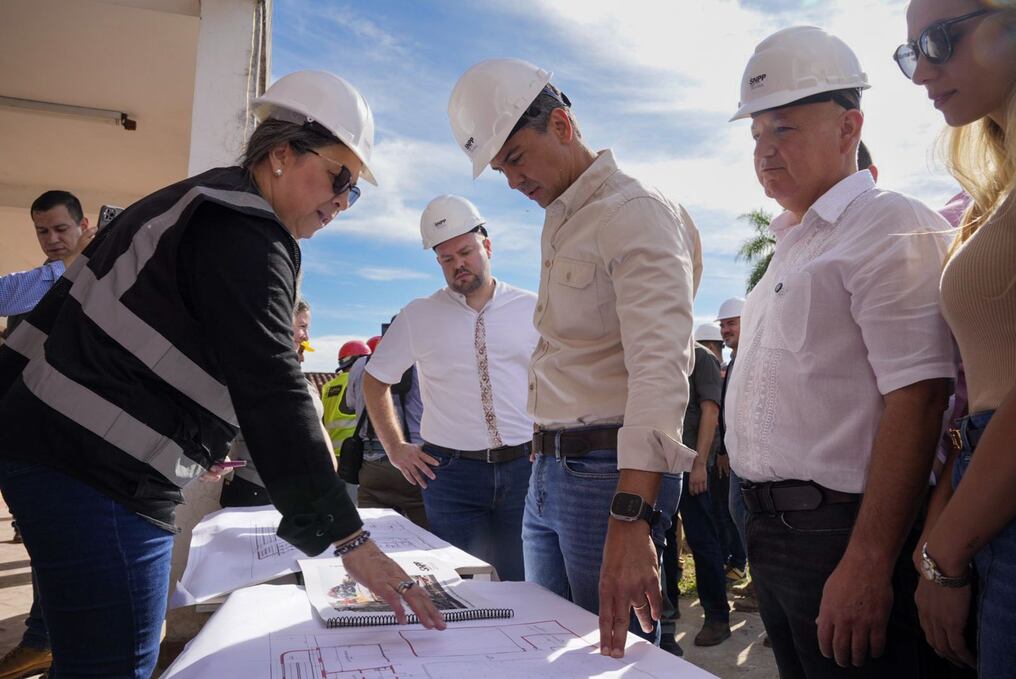 Autoridades estuvieron presentes en acto de inicio de obras de la fase B de la defensa costera de Pilar. Foto: Gentileza