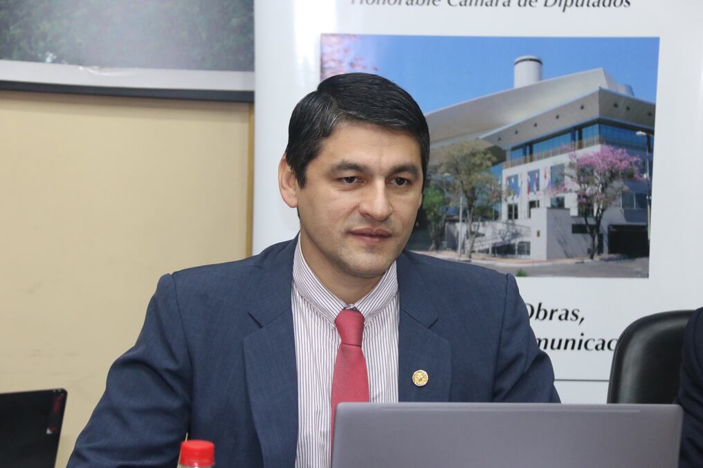 El diputado Benjamín Cantero explicó que el objetivo de la propuesta es permitir la construcción de mini represas en el país, lo que permitirá la generación de empleos para mano de obra local. Foto: Gentileza