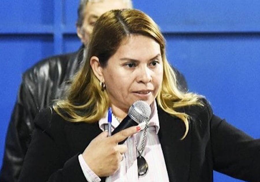 La abogada Basilisa Vázquez indicó que impulsarán una demanda por usura y apropiación contra la entidad financiera Pro Valor. Foto: Archivo