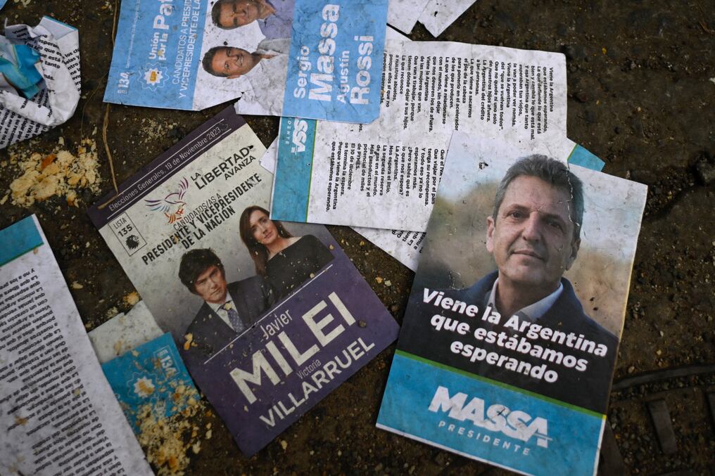 Los indecisos serán el voto clave en la elección presidencial del próximo domingo, en el balotaje entre Javier Milei y Sergio Massa. Foto: AFP