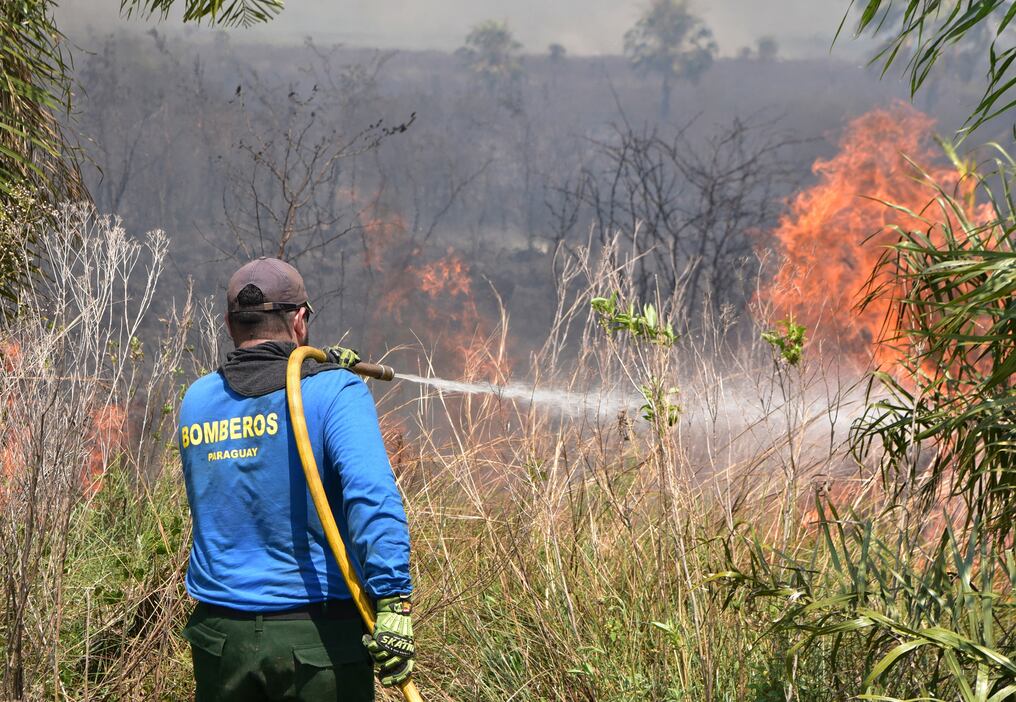El titular del Ministerio de Defensa, Óscar González, señaló que la línea trazada por el propio presidente Santiago Peña es la elaboración de políticas públicas que brinden mayores garantías y seguridad medioambiental. Foto: AFP/Ilustrativa