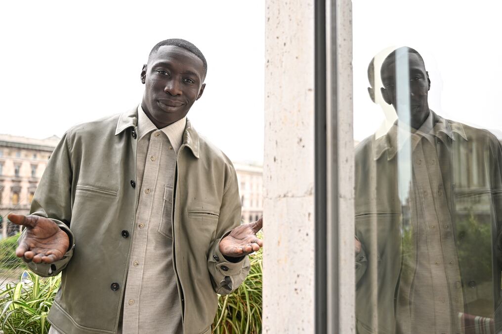 Conocido en internet desde 2022, el senegalés Khabane Lame, de 24 años, reside en Milán (Italia). Foto: Gabriel Bouys/AFP