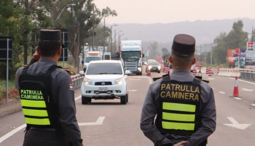 La Patrulla Caminera ya está lista para ordenar el tráfico durante el operativo retorno a la capital del país. Foto: Archivo